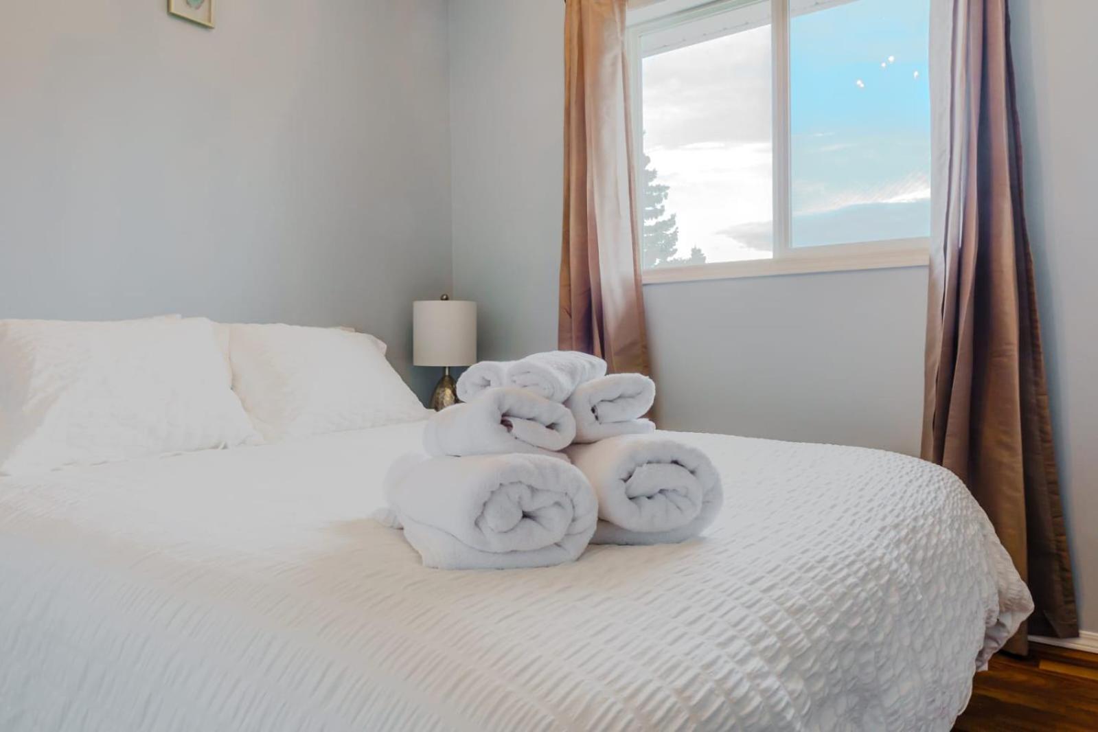 The Blue Door Hotel Grande Prairie Eksteriør billede