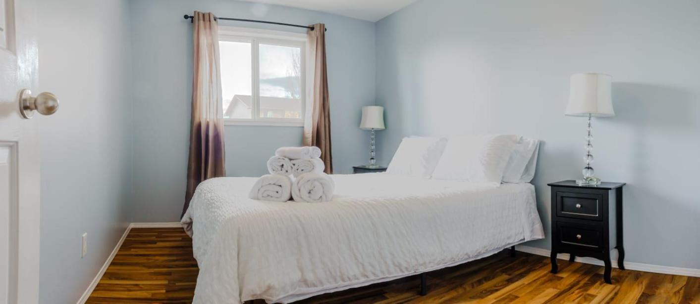 The Blue Door Hotel Grande Prairie Eksteriør billede